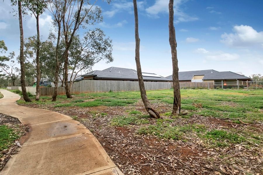 12 (Lot 1007) Erica Close, EYNESBURY, VIC 3338
