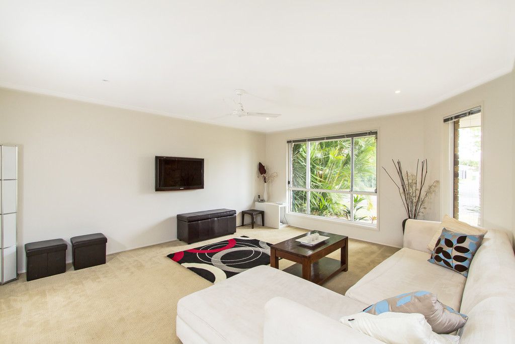 38 Roundelay Drive, VARSITY LAKES, QLD 4227