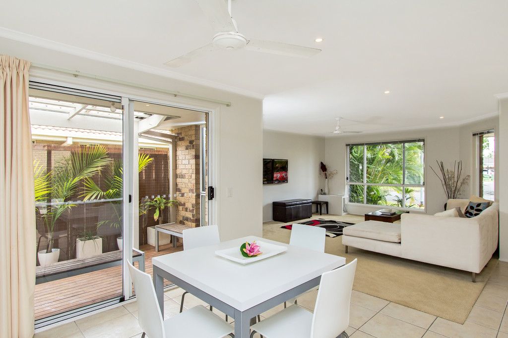 38 Roundelay Drive, VARSITY LAKES QLD 4227