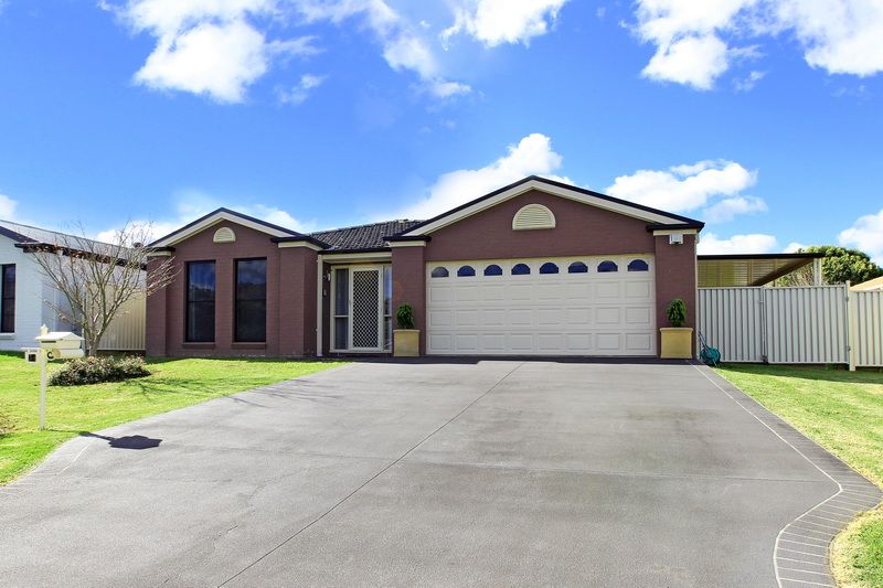 34 Emerald Drive, MEROO MEADOW, NSW 2540