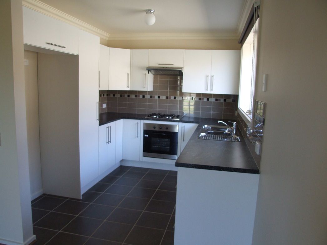 4 Dalton Drive, MELTON SOUTH, VIC 3338