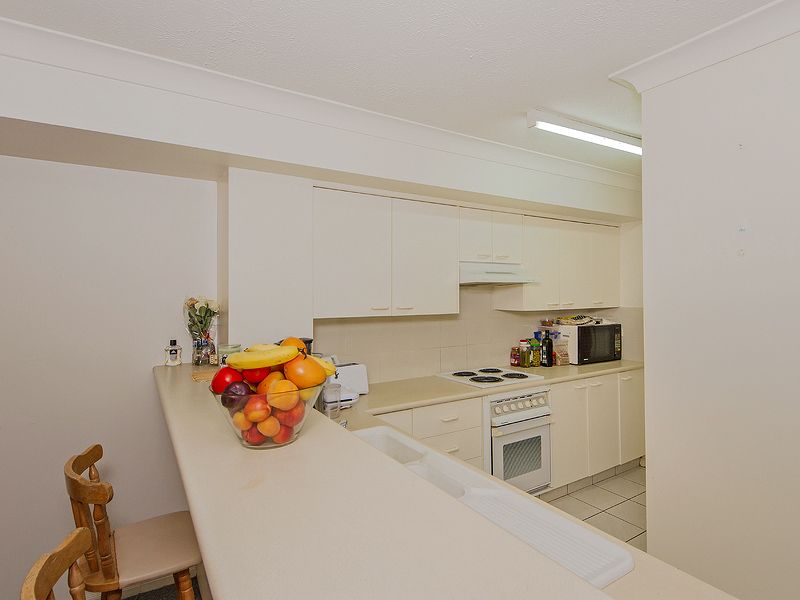 9/215 Cottesloe Drive, MERMAID WATERS, QLD 4218