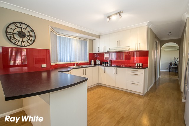 4 Cree Crescent, GREENFIELD PARK, NSW 2176