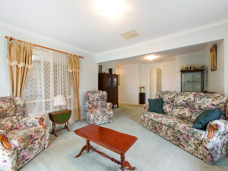 12 Bayville Drive, DINGLEY VILLAGE, VIC 3172