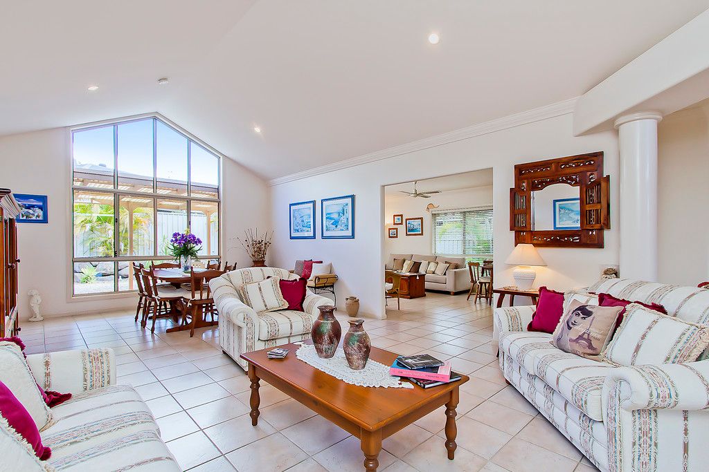 2 Fiddlewood Place, REEDY CREEK, QLD 4227