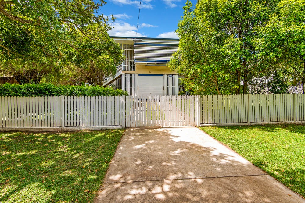 142 Lawn Street, HOLLAND PARK, QLD 4121