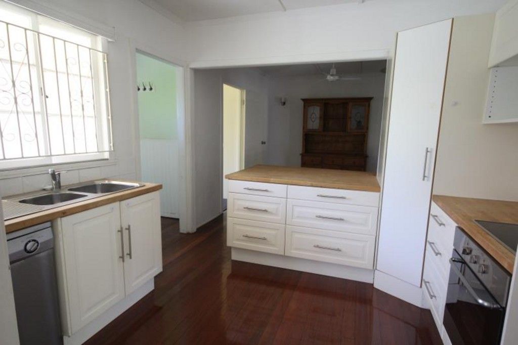 350 Nursery Road, HOLLAND PARK, QLD 4121