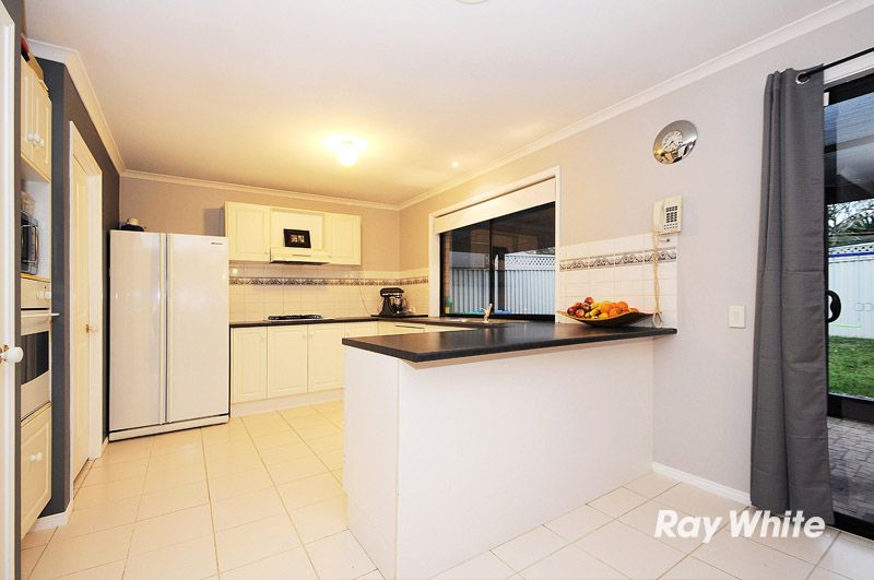 4 Oakmont Place, CRANBOURNE WEST, VIC 3977