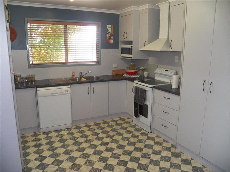 23 Penda Avenue, NEW AUCKLAND, QLD 4680