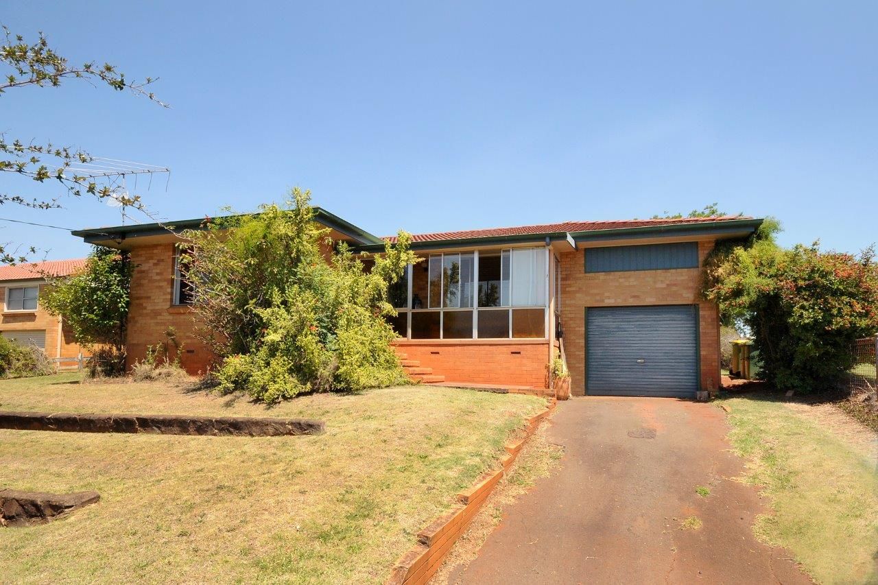 102 Long Street, CENTENARY HEIGHTS QLD 4350
