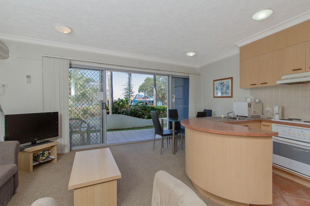 2/106-108 Marine Parade, SOUTHPORT, QLD 4215