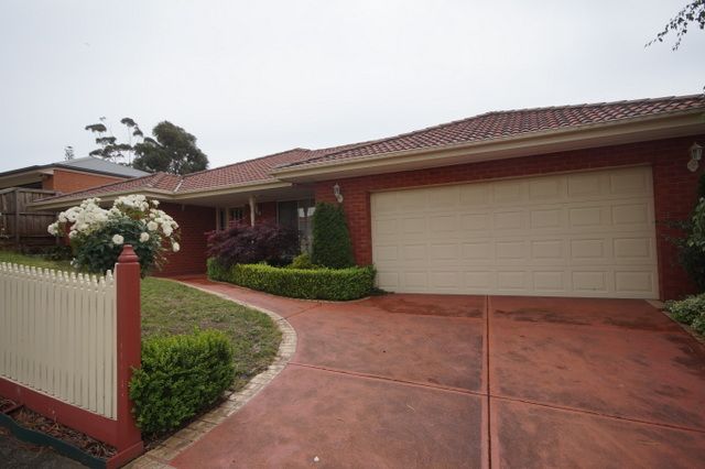 13 Pioneers Crescent, PAKENHAM, VIC 3810