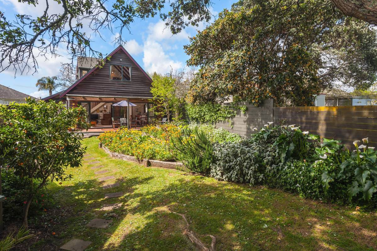 11 Kettle Street, Point Chevalier, Auckland City Real Estate Ray