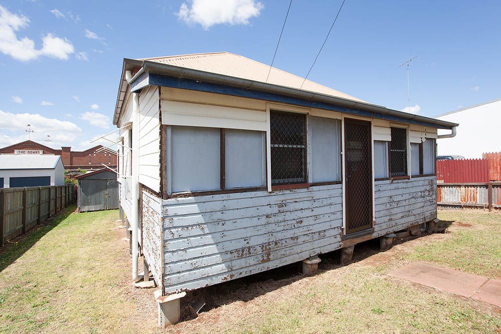 62 Mort Street, NORTH TOOWOOMBA, QLD 4350