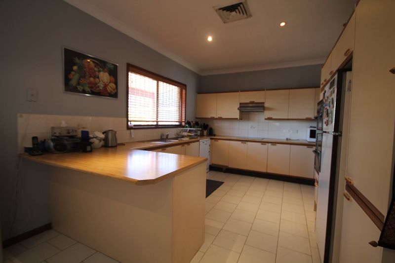ABBOTSBURY, NSW 2176