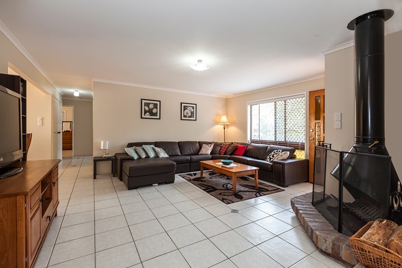 2 Lamorna Street, ROCHEDALE SOUTH, QLD 4123