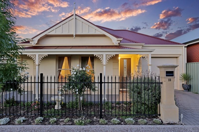 19 Caswell Circuit, MAWSON LAKES SA 5095