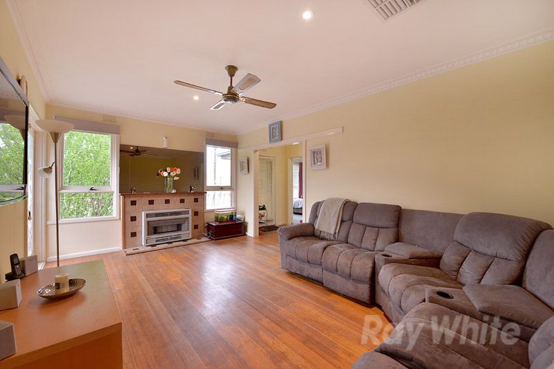 6 Manuka Drive, FERNTREE GULLY, VIC 3156