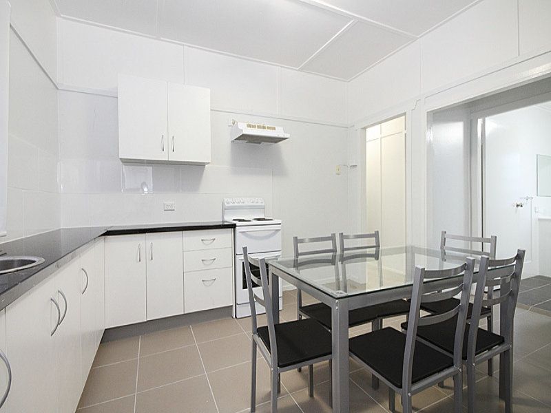 8 Lindsay Street, BUNDAMBA, QLD 4304