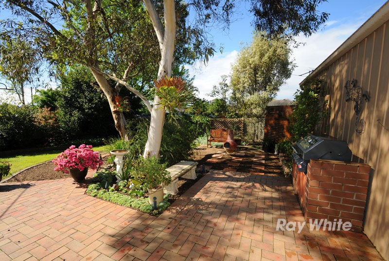 13 Helen Road, FERNTREE GULLY, VIC 3156