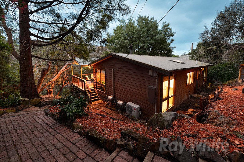 18 Grandview Crescent, UPPER FERNTREE GULLY, VIC 3156
