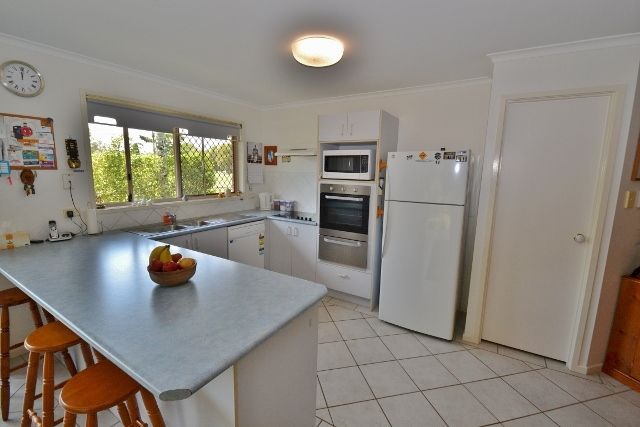 2 Paul Place, GLASS HOUSE MOUNTAINS, QLD 4518