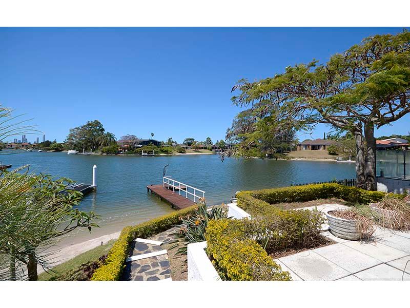 23 River Crescent, BROADBEACH WATERS QLD 4218
