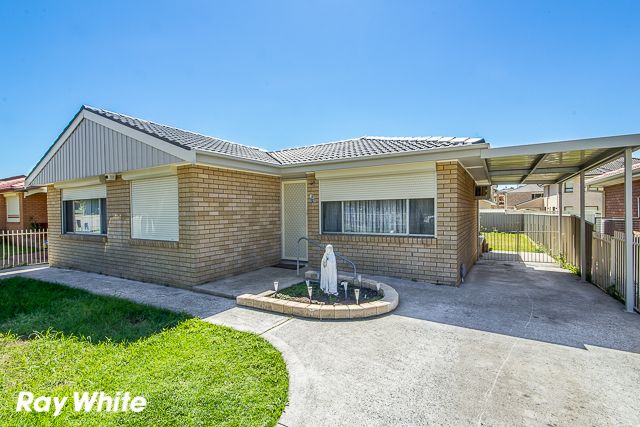 10 Coolatai Crescent, BOSSLEY PARK NSW 2176