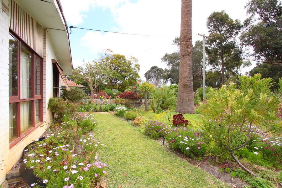 15 Hoskin Street, CLOVERDALE, WA 6105