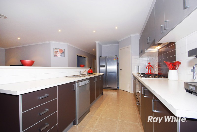2 Dunferline Crescent, CRANBOURNE, VIC 3977