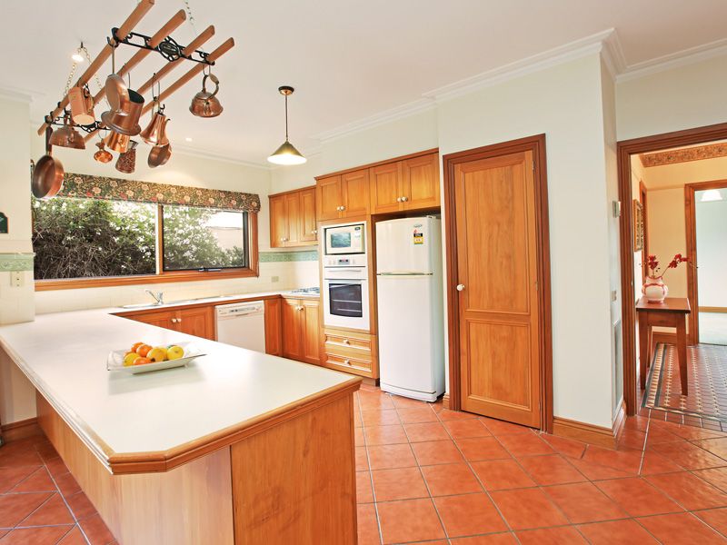 81 Glastonbury Drive, HIGHTON, VIC 3216