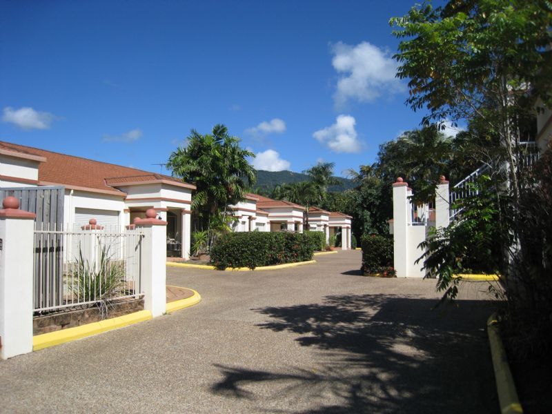 6/9-11 Oyster Court, TRINITY BEACH, QLD 4879