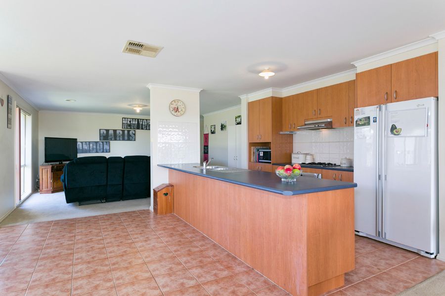 23 Haywood Grove, MELTON WEST, VIC 3337