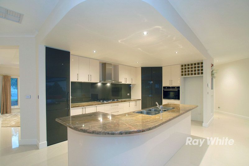 8 Parkview Terrace, LYSTERFIELD SOUTH, VIC 3156