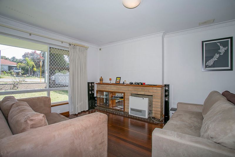 56 Lyndhurst Road, KALAMUNDA, WA 6076