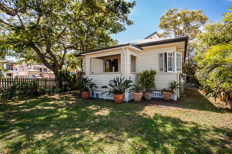 42 Rock Street, SCARBOROUGH, QLD 4020