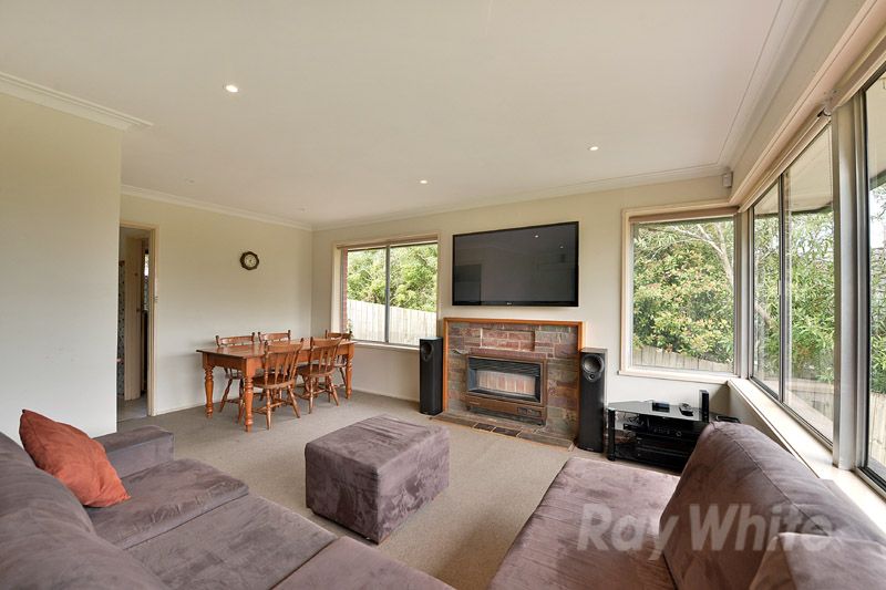 26 Lynn Drive, FERNTREE GULLY, VIC 3156