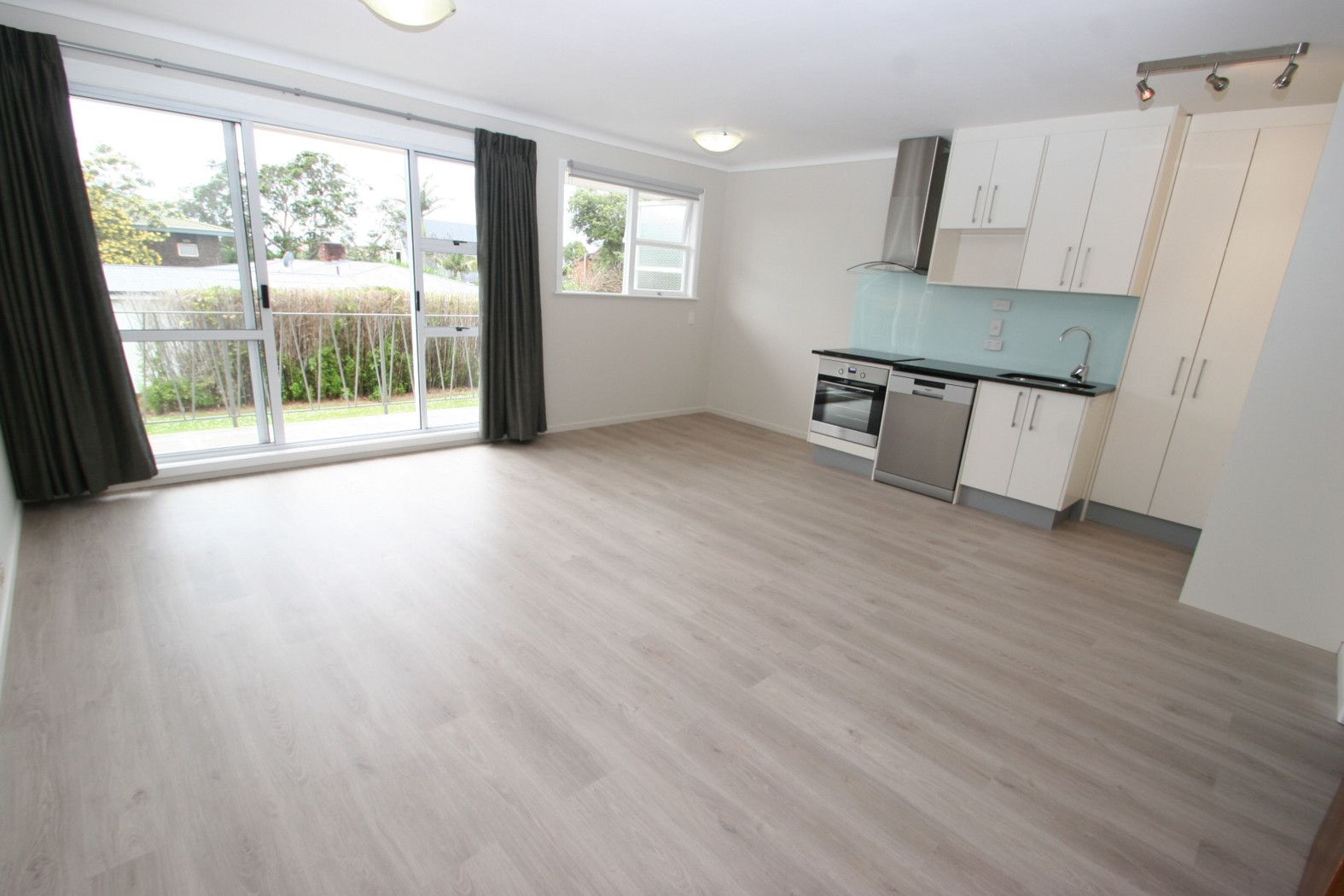 6/20 Saltburn Road, MILFORD, North Shore City