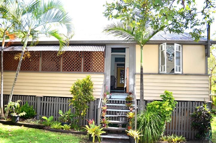 18 Roberts Street, SOUTH GLADSTONE, QLD 4680