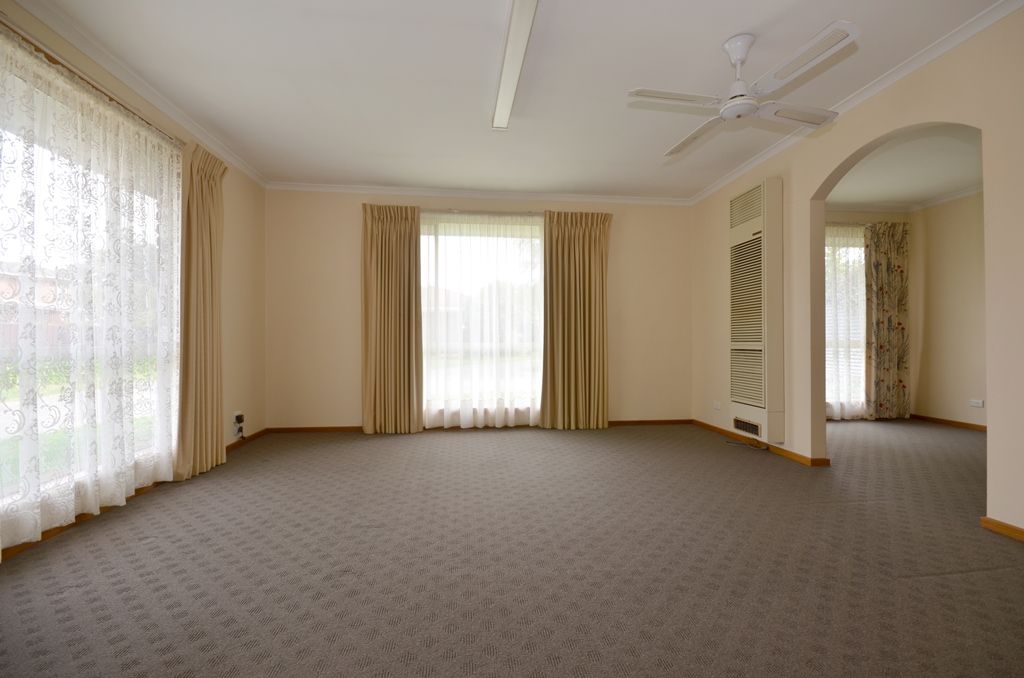 2/110  Campbells Crescent, REDAN, VIC 3350