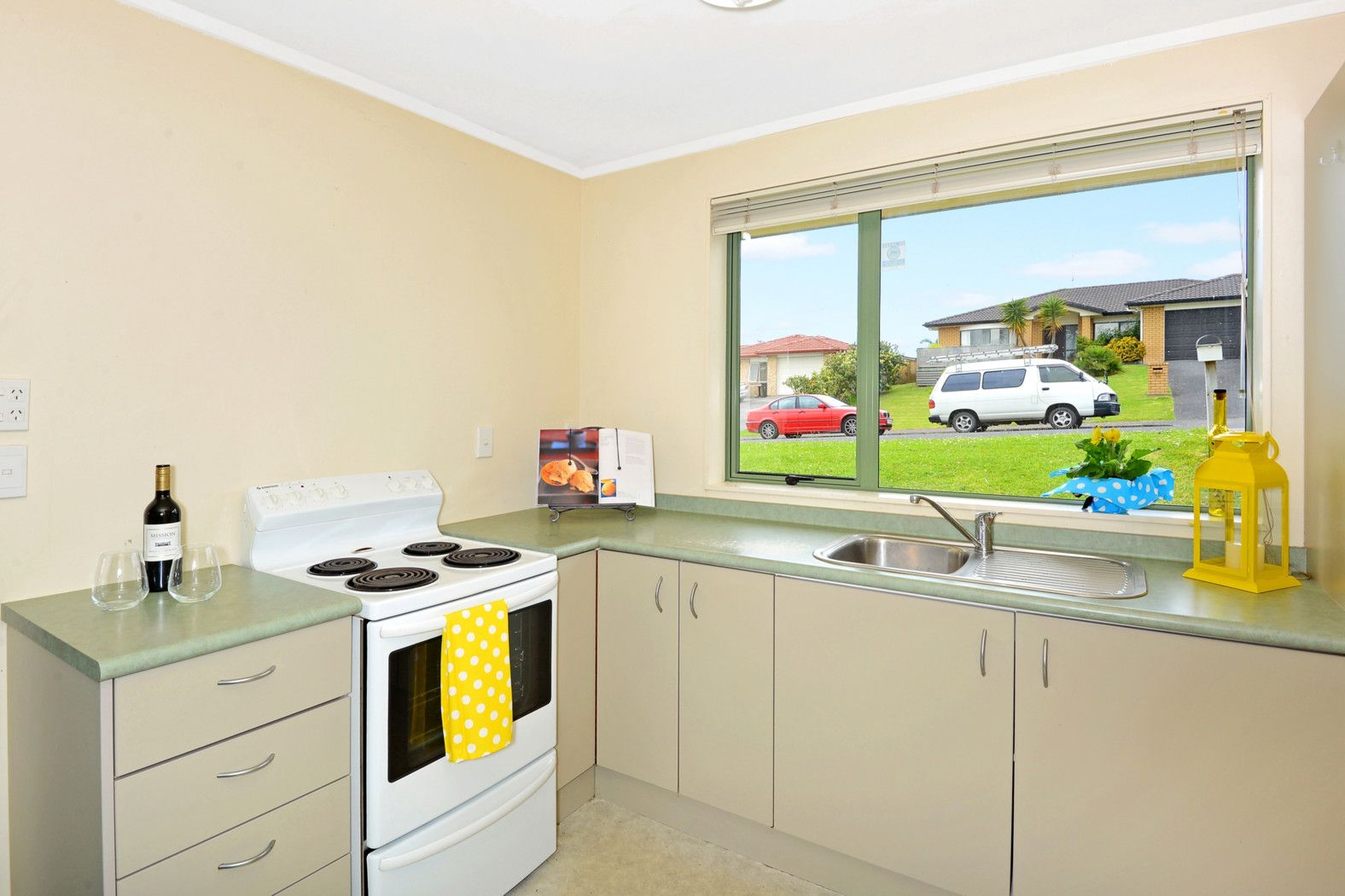 37 Jadewynn Drive, MASSEY, Waitakere City