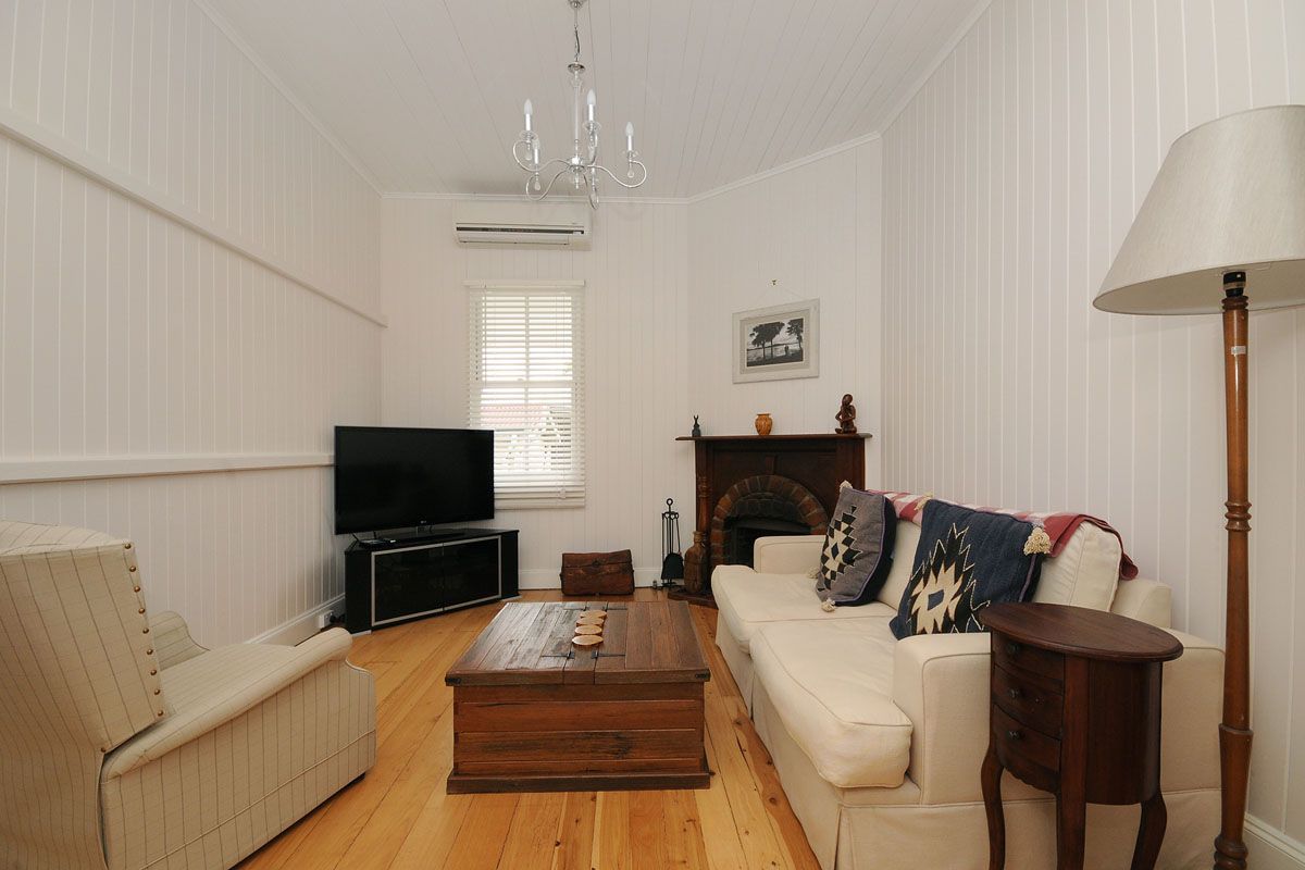 9 Kenneth Street, NORTH TOOWOOMBA, QLD 4350