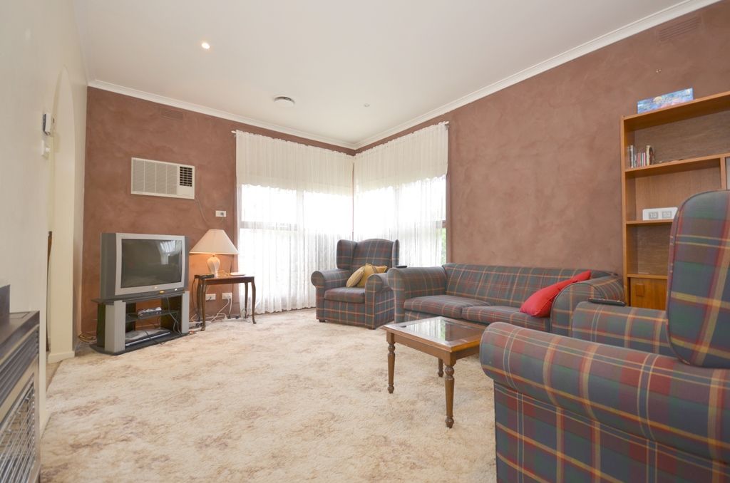 318 Main Road, GOLDEN POINT, VIC 3350