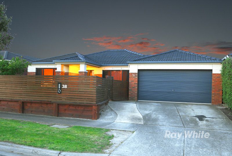 38 Miralie Way, CRANBOURNE WEST, VIC 3977