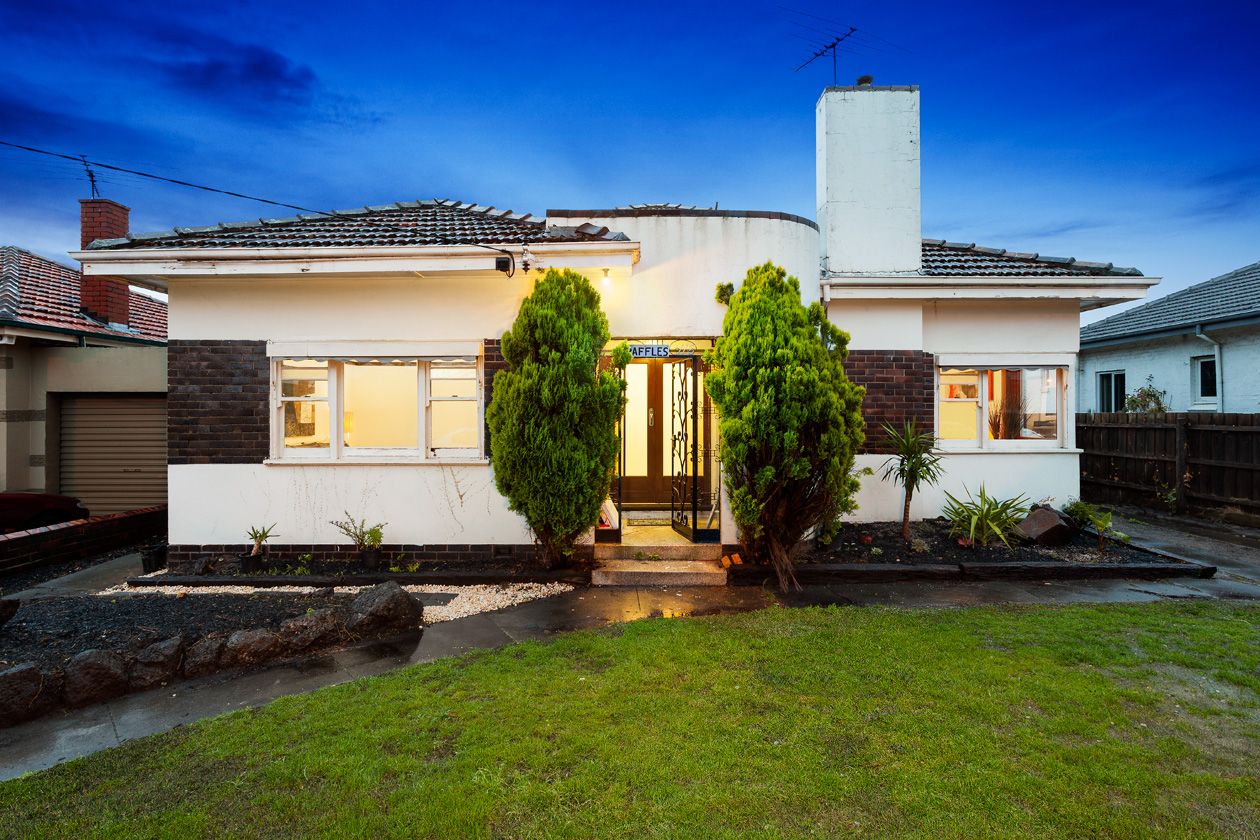 116 Warrigal Road, OAKLEIGH VIC 3166