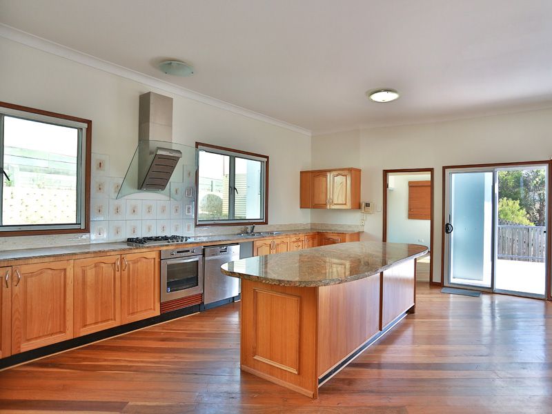 10 Mascotte Court, EATONS HILL, QLD 4037
