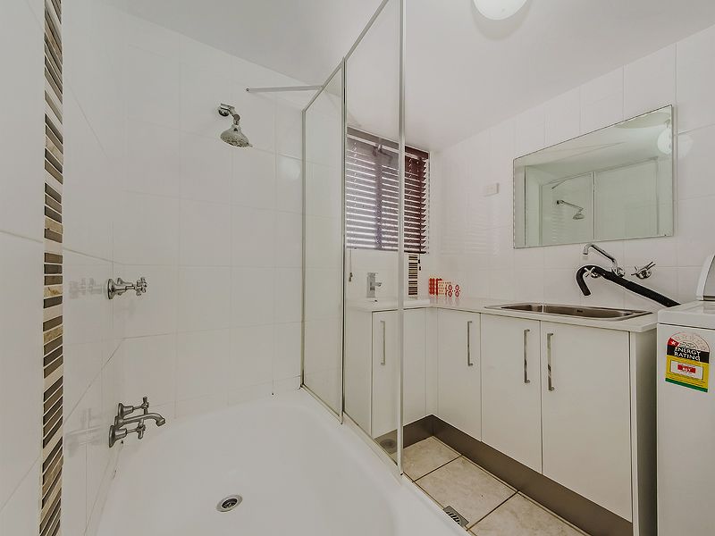 2/46 Oceanic Drive, MERMAID WATERS, QLD 4218