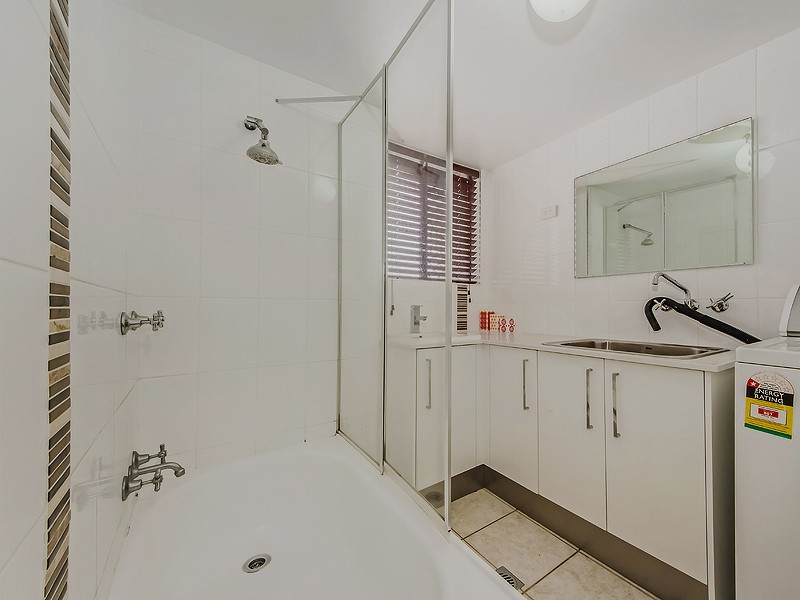 2/46 Oceanic Drive, MERMAID WATERS, QLD 4218