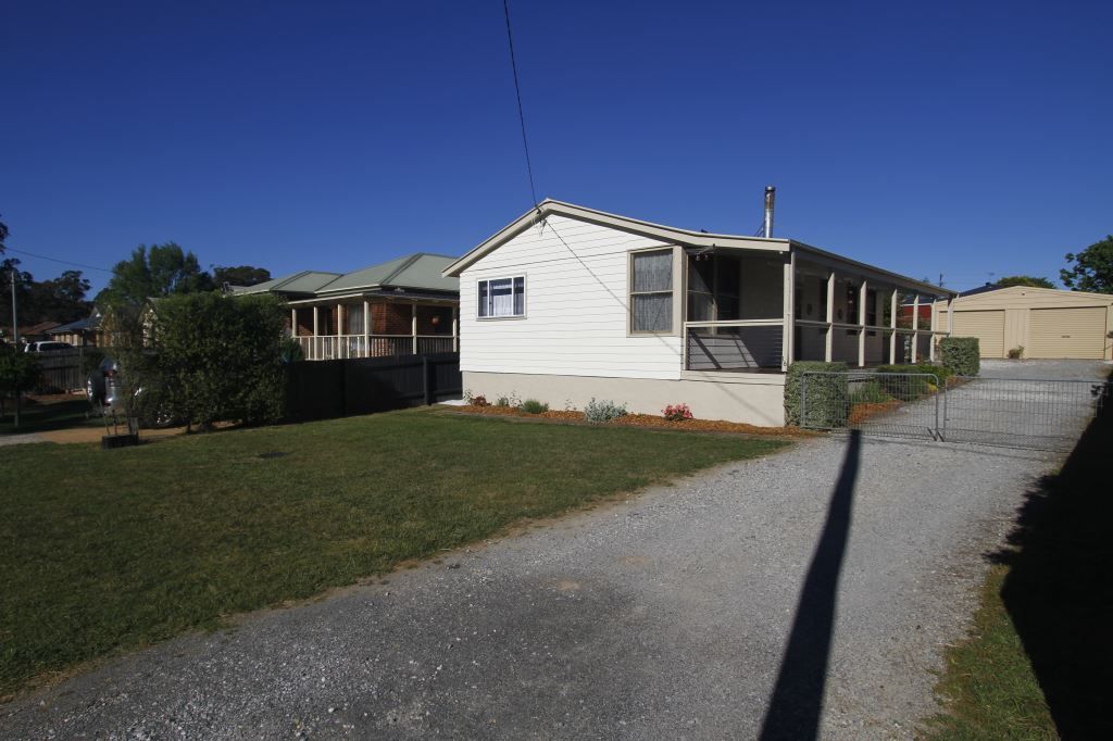 18 Adelaide Street, NEW BERRIMA NSW 2577