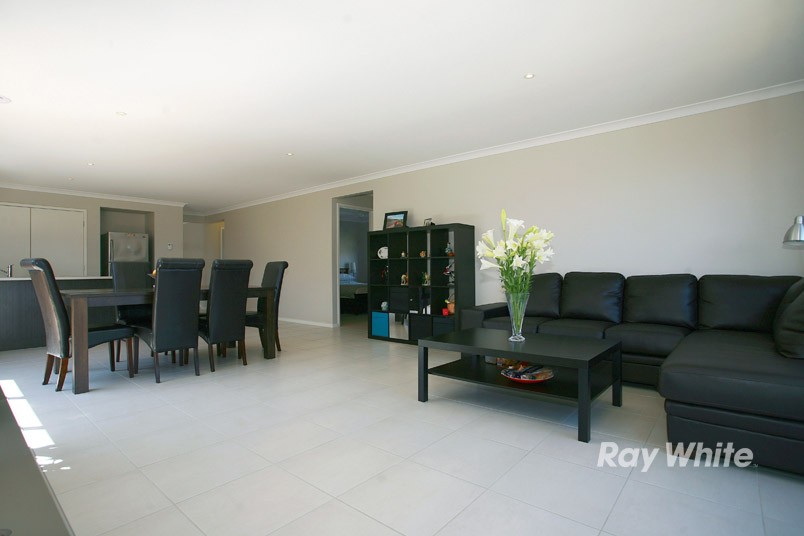 19 Wiltshire Avenue, CRANBOURNE EAST, VIC 3977